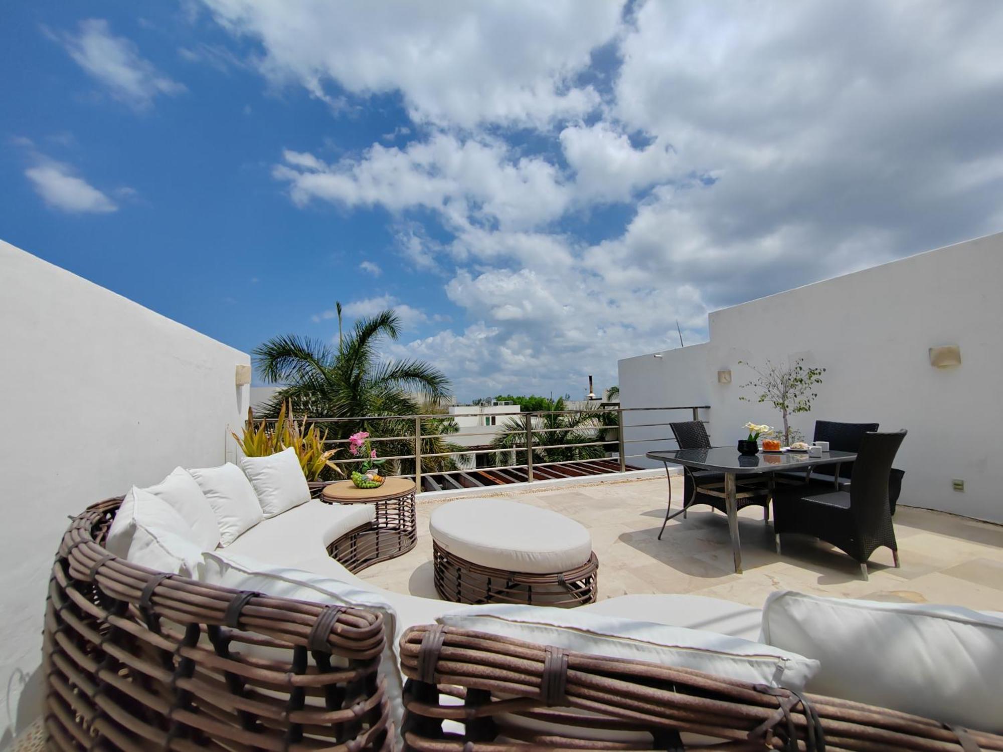 Luxurious & Central Condo In Playa Steps From The Beach Плайя-дель-Кармен Екстер'єр фото